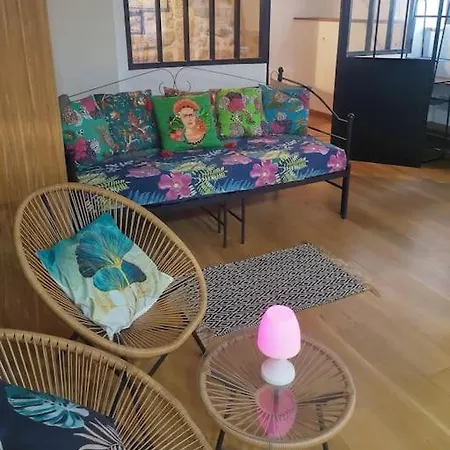 Pour Les Amoureux Des Vieilles Pierres Apartment